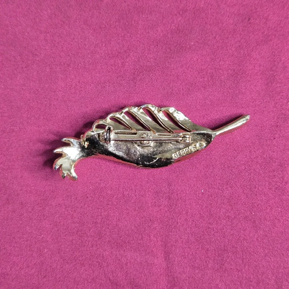 Vintage Gerry's Gold Tone Feather Leaf Brooch Pin Vintage Costume Jewelry 2.5